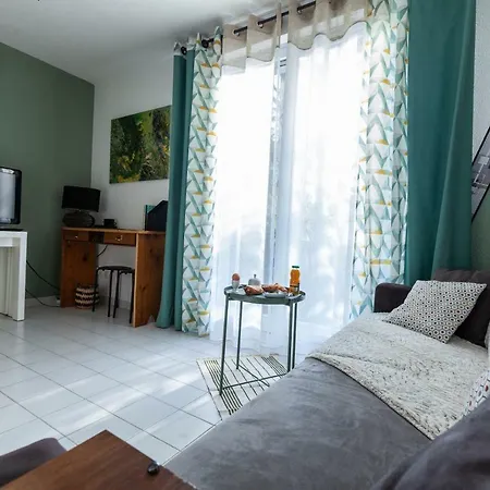 - Les Du Triangle Apartment *